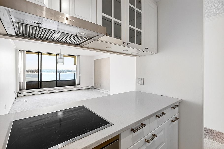 1402 1995 Beach Avenue Vancouver, BC - 11