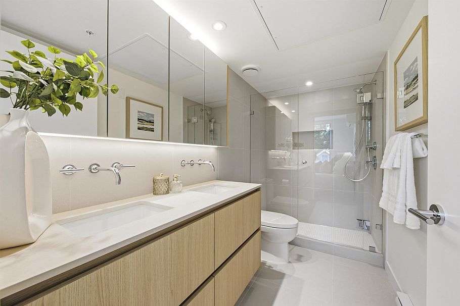 2408 E 12th Avenue Vancouver, BC - 20
