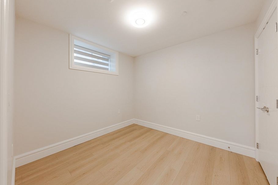 3559 E 48th Avenue Vancouver, BC - 27