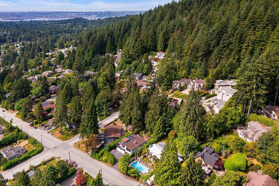 4535 Mountain Highway North Vancouver, BC - 36