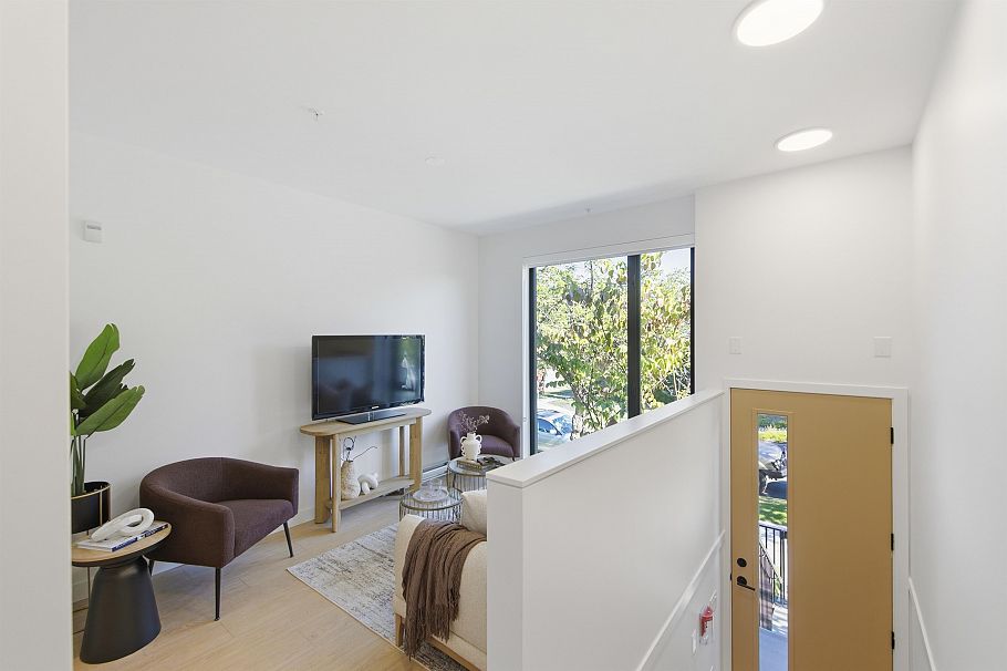 2408 E 12th Avenue Vancouver, BC - 4