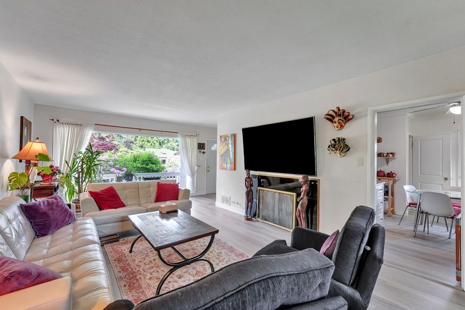 1075 Ruthina Avenue North Vancouver, BC - 23