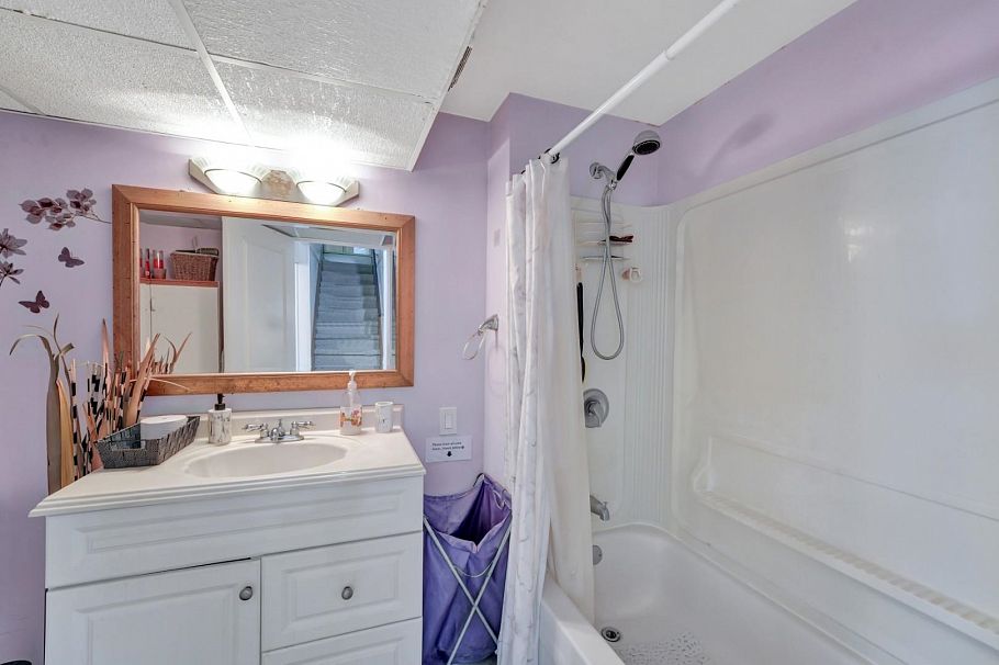 1075 Ruthina Avenue North Vancouver, BC - 13