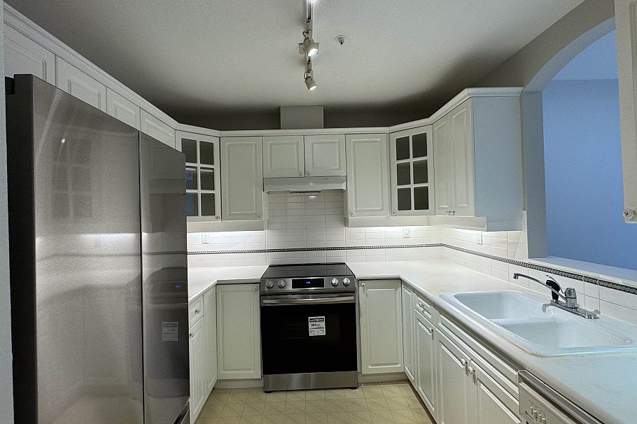 308 5835 E Hampton Place Vancouver, BC - 3