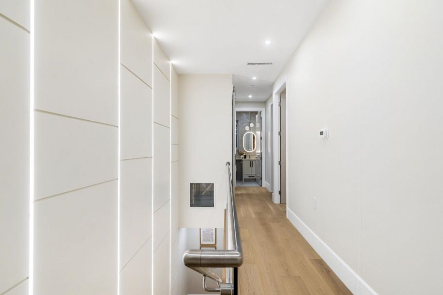 2078 W 57th Avenue Vancouver, BC - 17