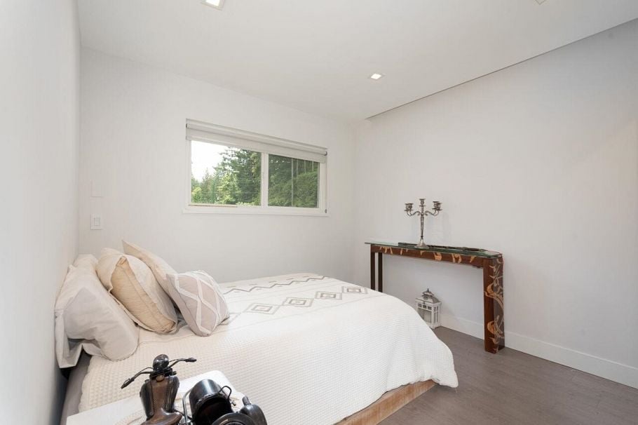 2420 Edgemont Boulevard North Vancouver, BC - 14