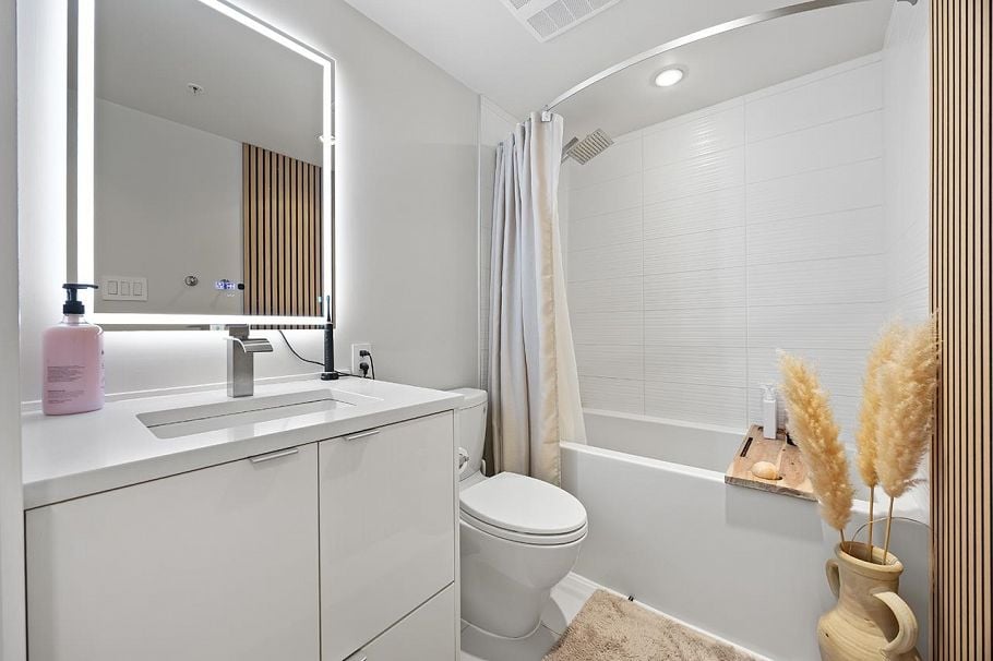 607 161 West Georgia Street Vancouver, BC - 8