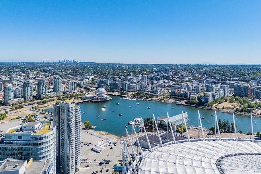 607 161 West Georgia Street Vancouver, BC - 5