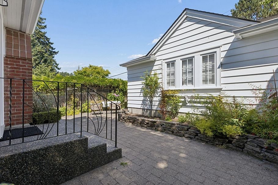 3933 W King Edward Avenue Vancouver, BC - 29
