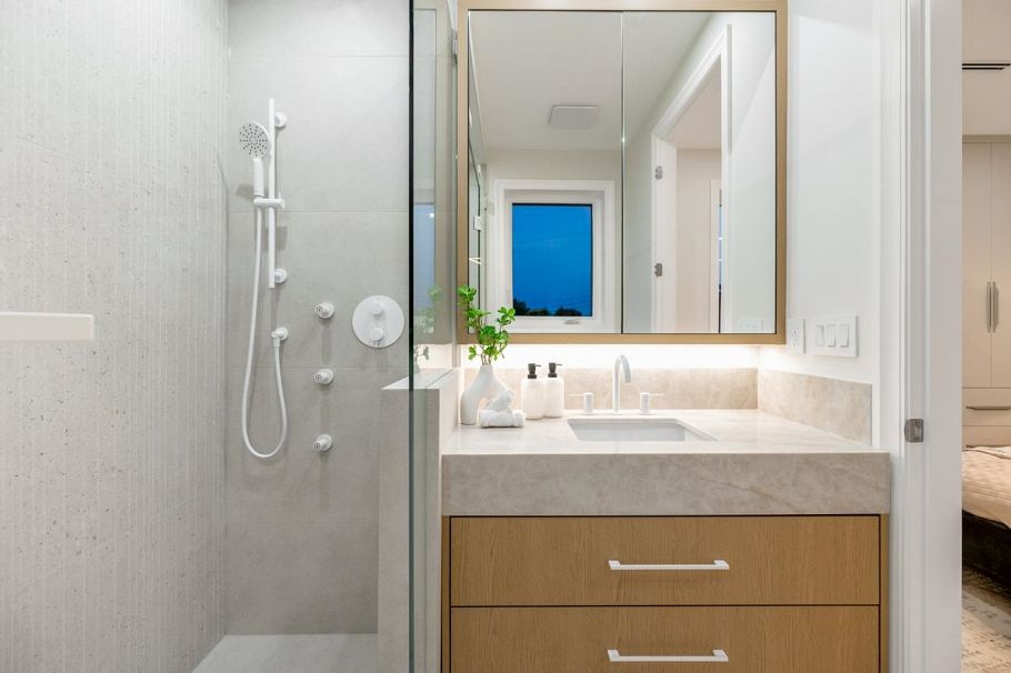 2078 W 57th Avenue Vancouver, BC - 24