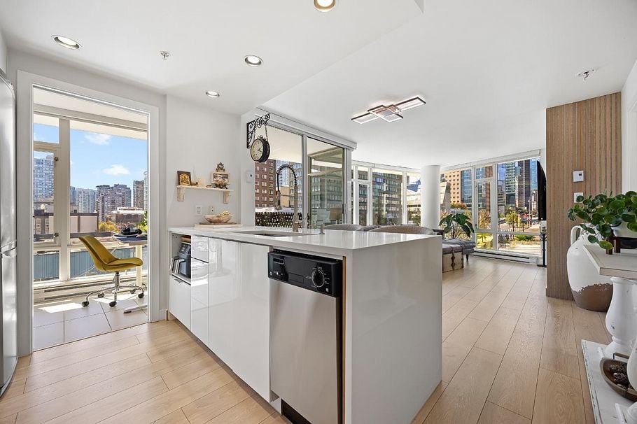 607 161 West Georgia Street Vancouver, BC - 10