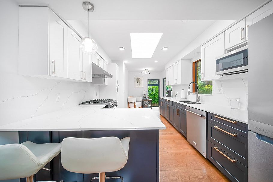 4096 Sunset Blvd Boulevard North Vancouver, BC - 9