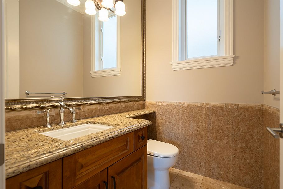 2715 W 20th Avenue Vancouver, BC - 11