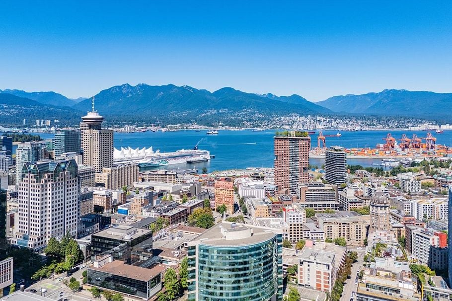 607 161 West Georgia Street Vancouver, BC - 4