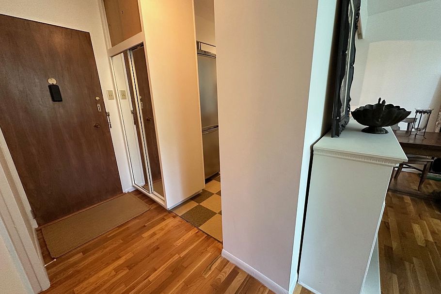 715 1445 Marpole Avenue Vancouver, BC - 5