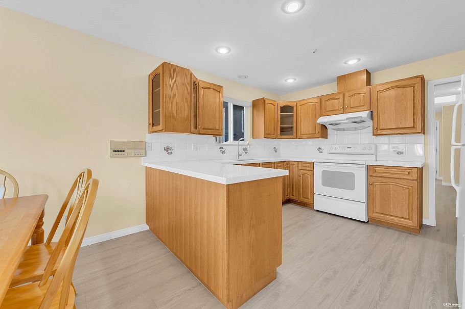 2866 E 44th Avenue Vancouver, BC - 17