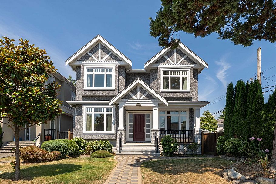 2715 W 20th Avenue Vancouver, BC - 1