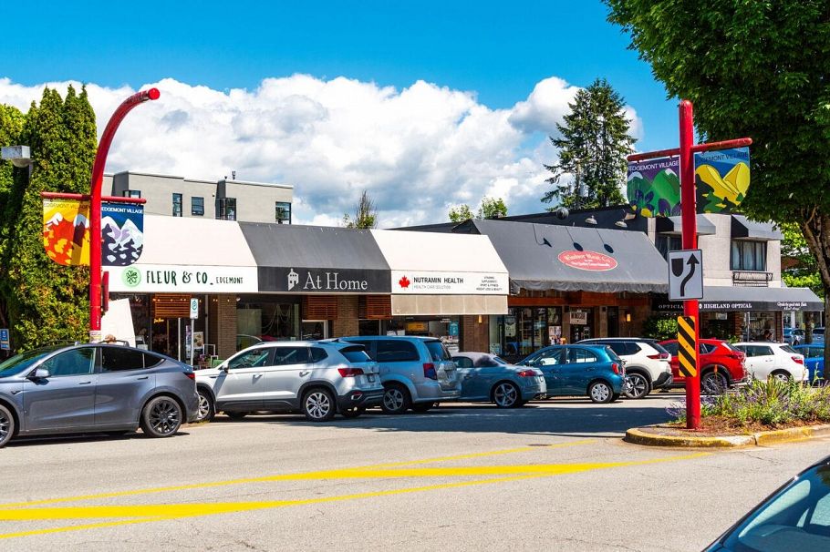 2420 Edgemont Boulevard North Vancouver, BC - 36