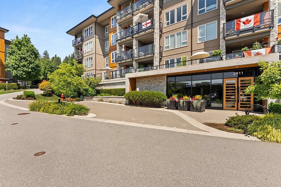 305 3911 Cates Landing Way North Vancouver, BC - 39