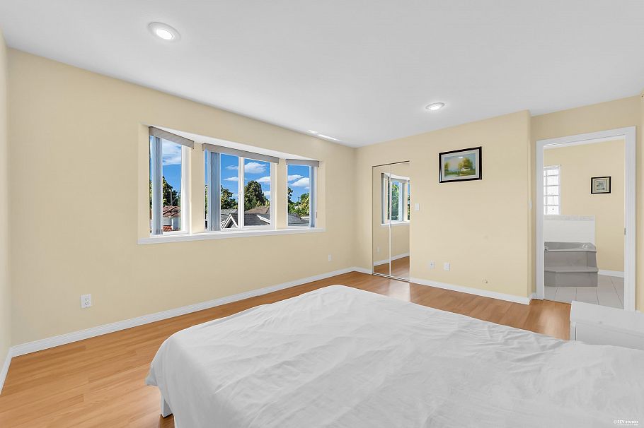 2866 E 44th Avenue Vancouver, BC - 26