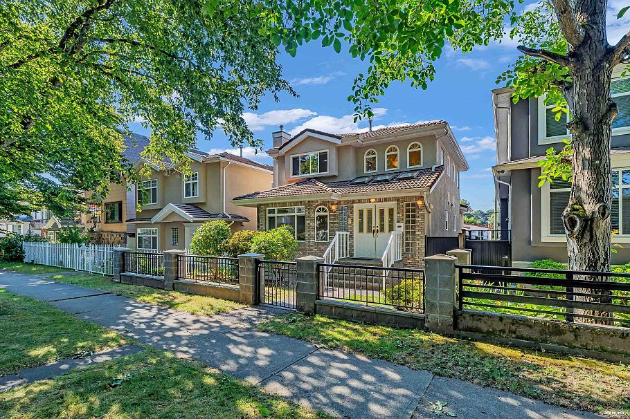 2866 E 44th Avenue Vancouver, BC - 2