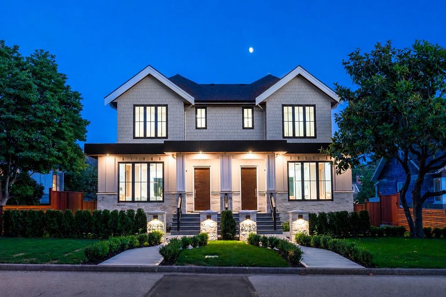 2078 W 57th Avenue Vancouver, BC - 1
