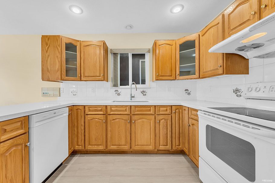 2866 E 44th Avenue Vancouver, BC - 18