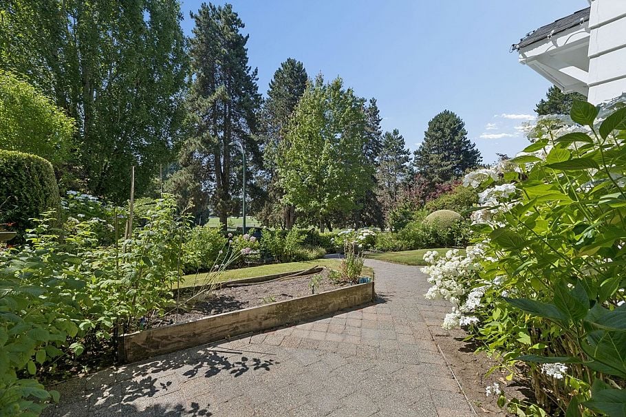 3933 W King Edward Avenue Vancouver, BC - 28