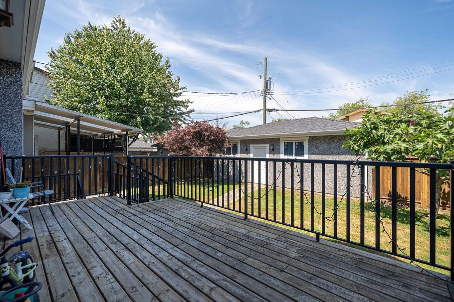 2715 W 20th Avenue Vancouver, BC - 23