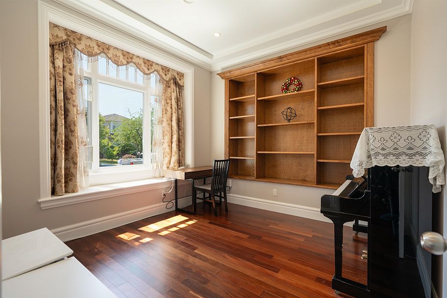 2715 W 20th Avenue Vancouver, BC - 10