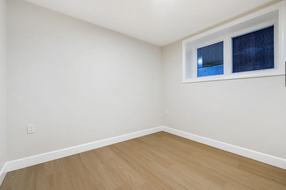 2078 W 57th Avenue Vancouver, BC - 27