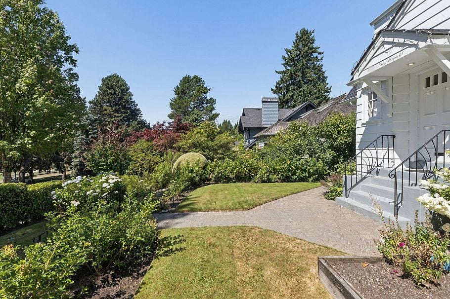 3933 W King Edward Avenue Vancouver, BC - 2