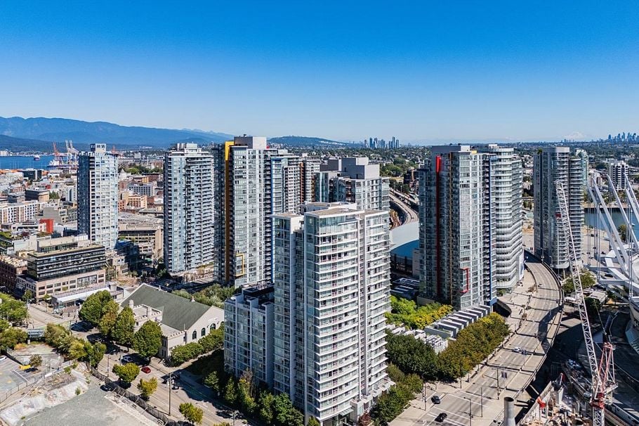 607 161 West Georgia Street Vancouver, BC - 2