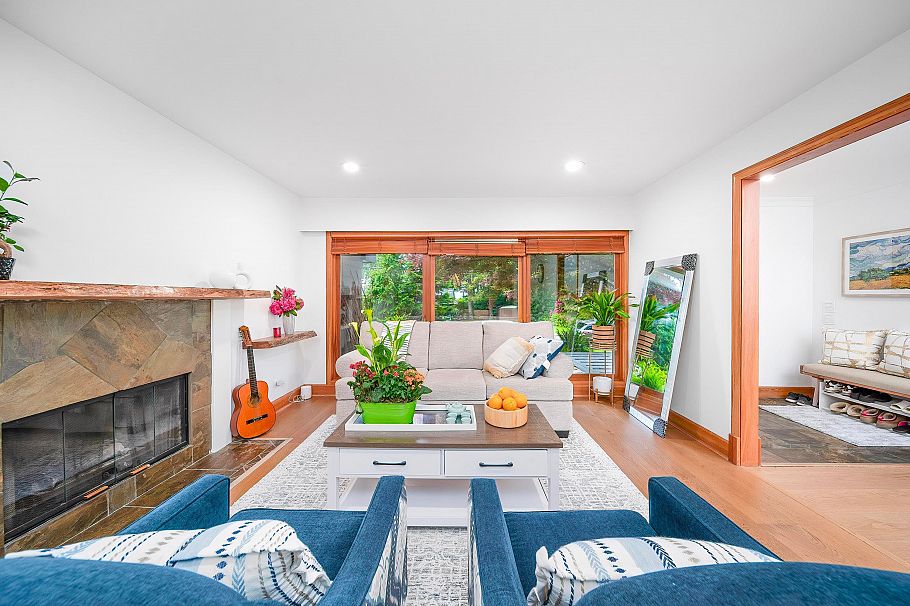4096 Sunset Blvd Boulevard North Vancouver, BC - 5