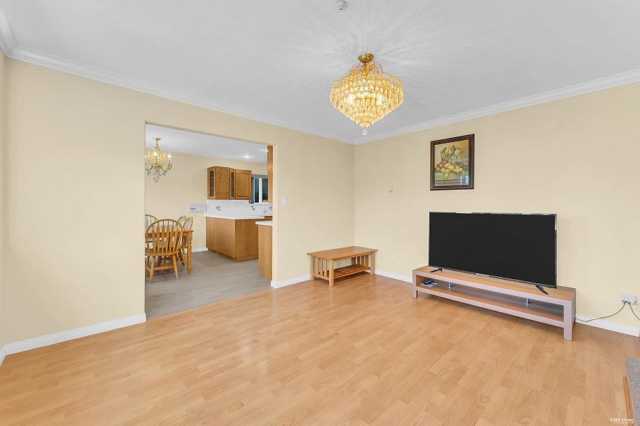 2866 E 44th Avenue Vancouver, BC - 24