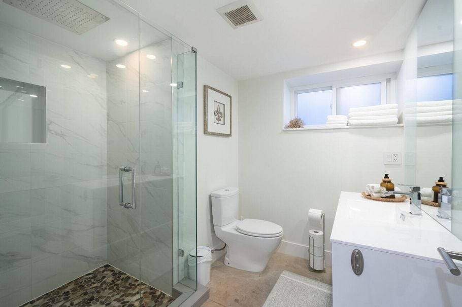 2420 Edgemont Boulevard North Vancouver, BC - 27
