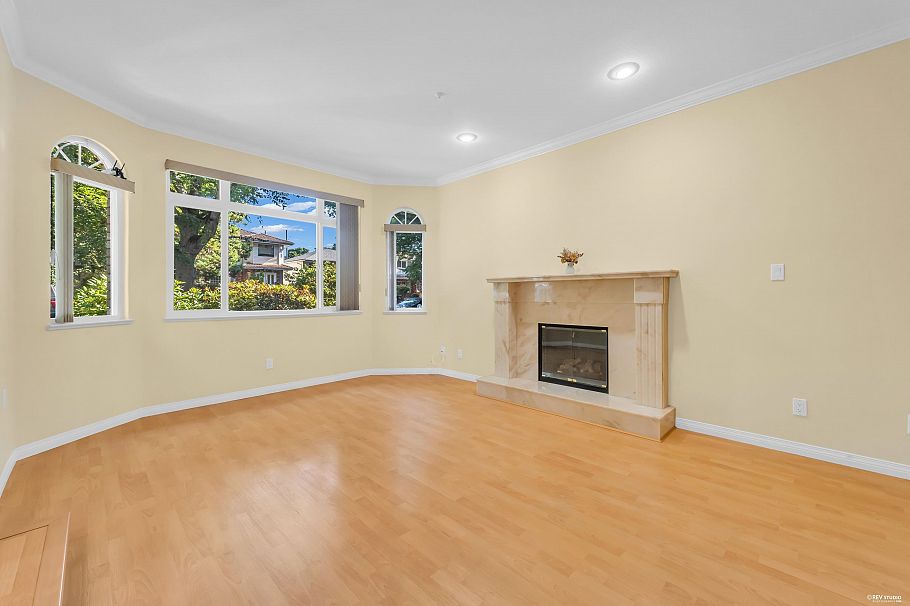 2866 E 44th Avenue Vancouver, BC - 11
