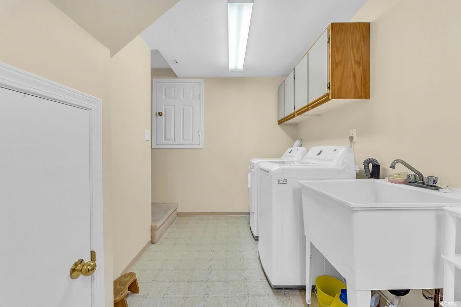 2866 E 44th Avenue Vancouver, BC - 38