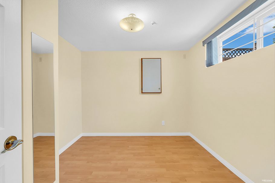 2866 E 44th Avenue Vancouver, BC - 31
