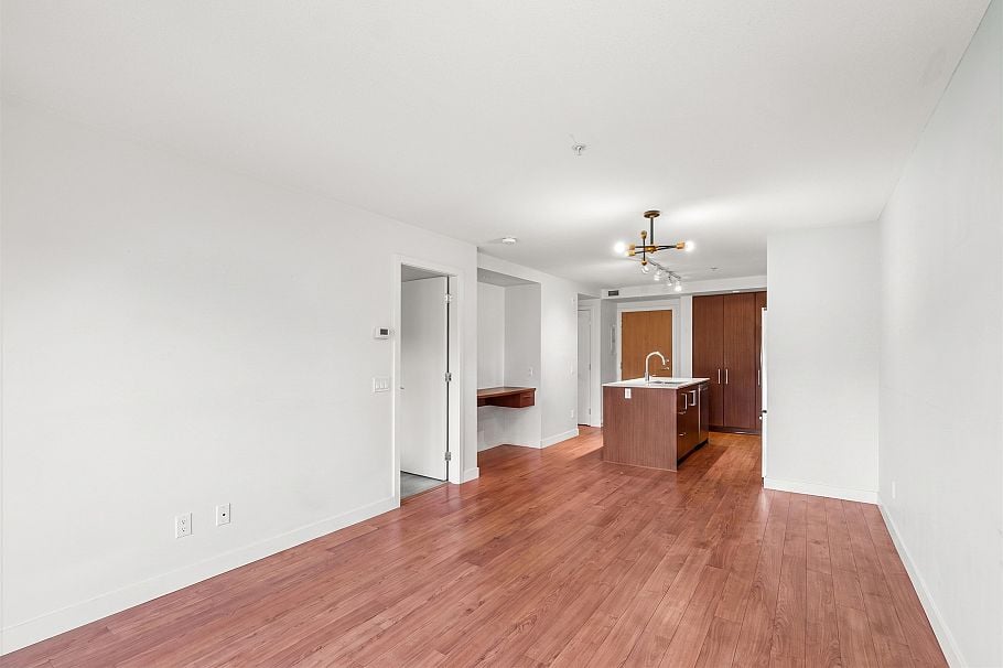 414 221 E 3rd Street North Vancouver, BC - 6