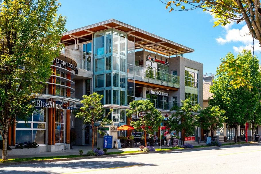 2420 Edgemont Boulevard North Vancouver, BC - 38