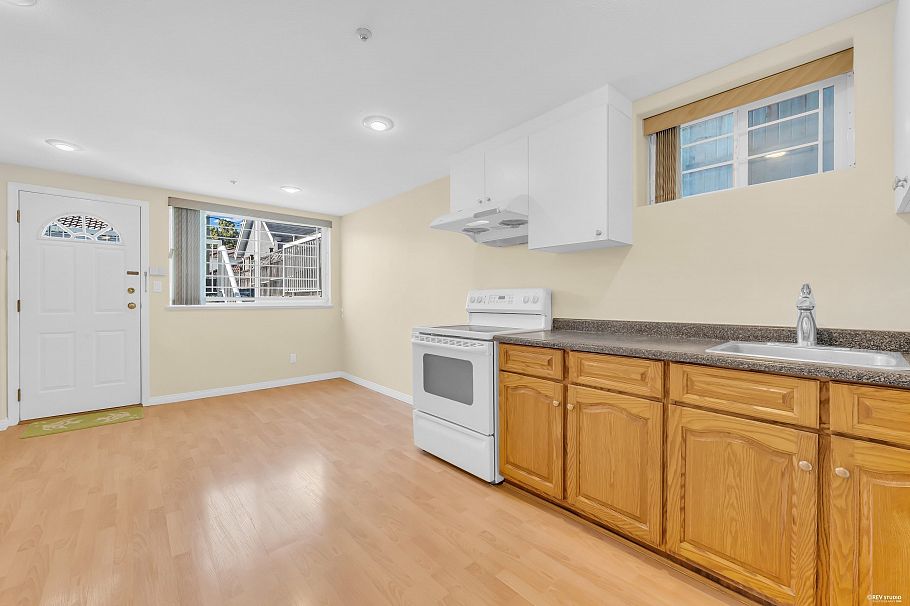 2866 E 44th Avenue Vancouver, BC - 37