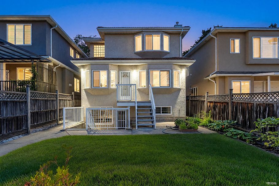 2866 E 44th Avenue Vancouver, BC - 8