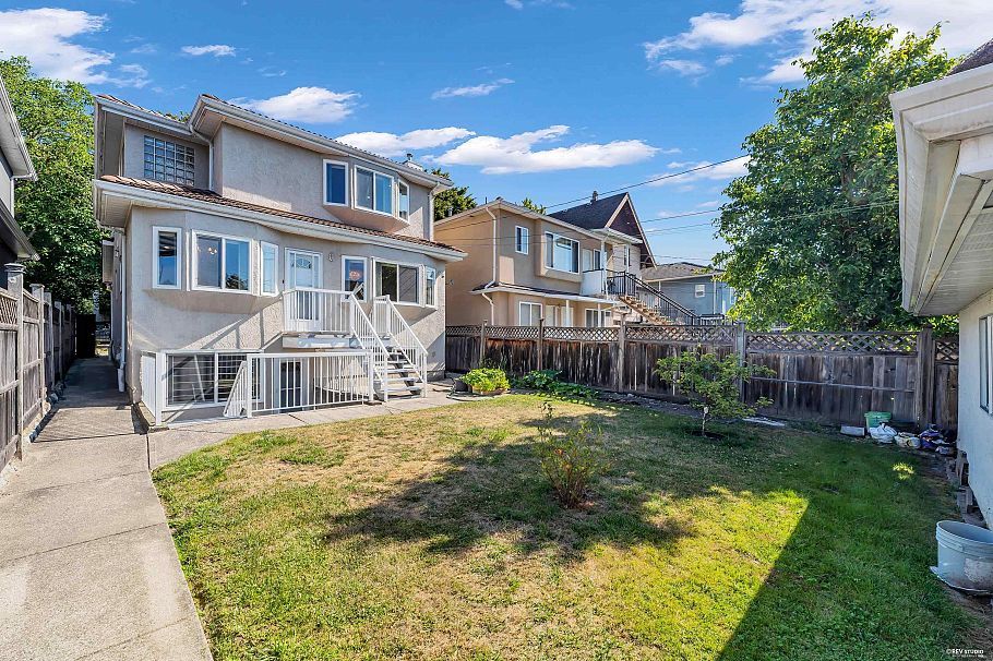 2866 E 44th Avenue Vancouver, BC - 5