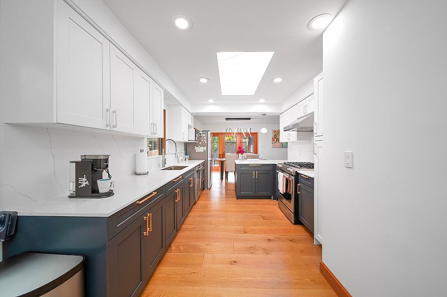 4096 Sunset Blvd Boulevard North Vancouver, BC - 12