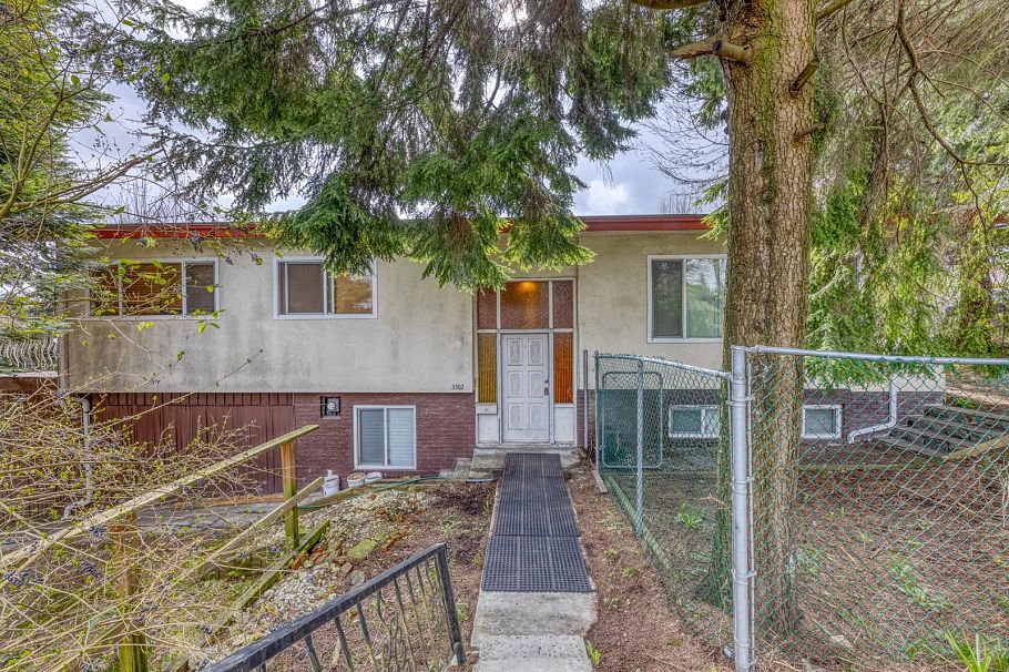 3302 E 5th Avenue Vancouver, BC - 1
