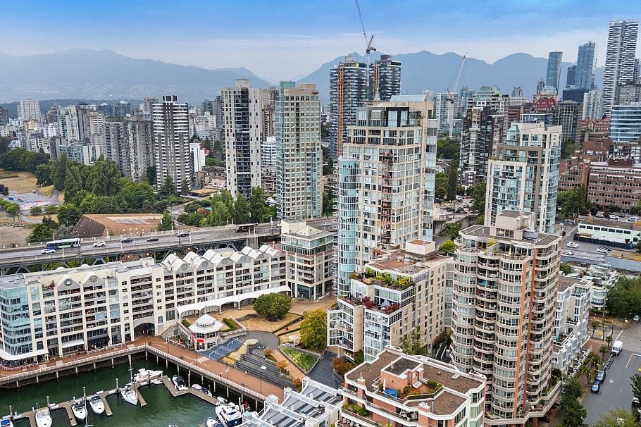2302 1000 Beach Avenue Vancouver, BC - 3