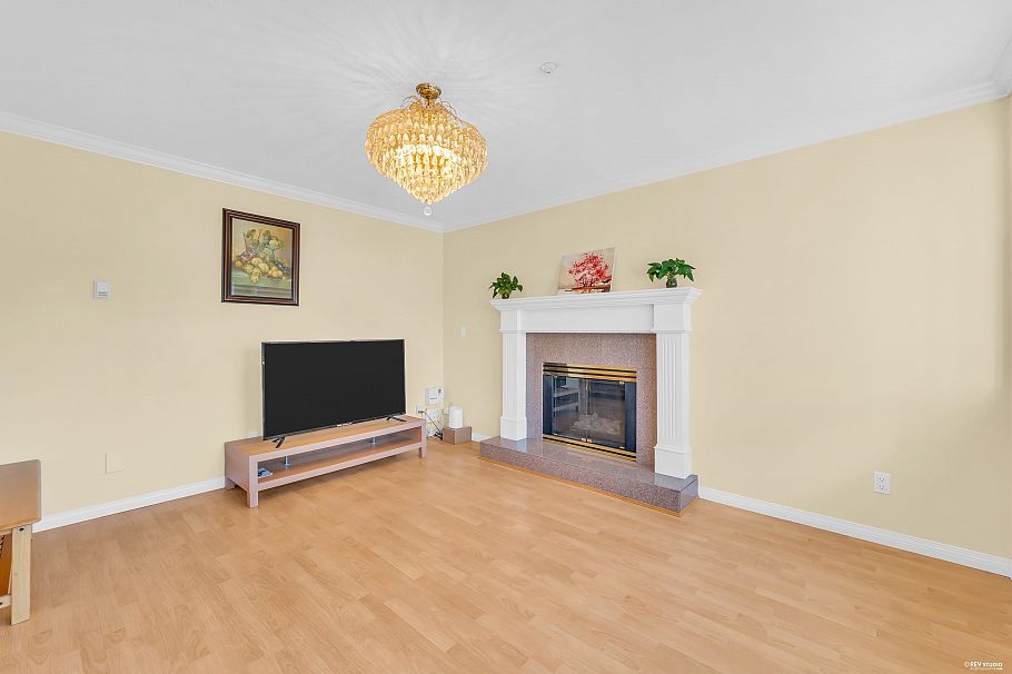 2866 E 44th Avenue Vancouver, BC - 22