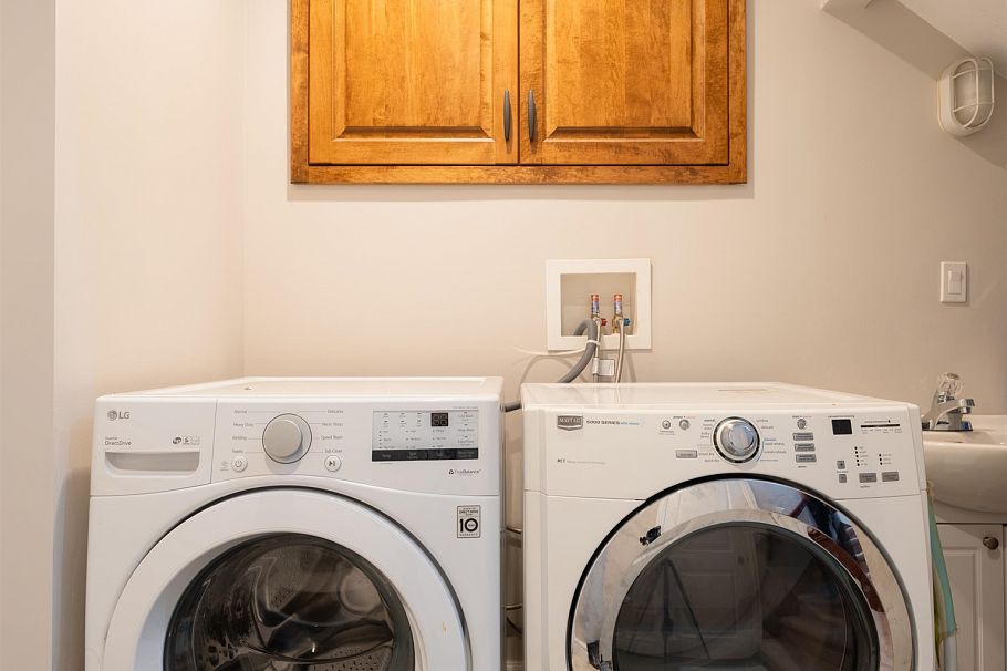 2715 W 20th Avenue Vancouver, BC - 20