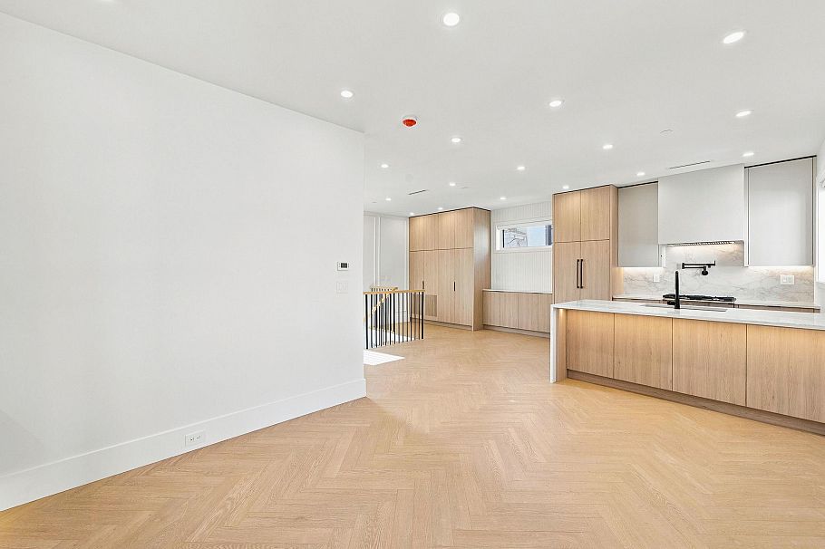 3 646 E 23rd Avenue Vancouver, BC - 9